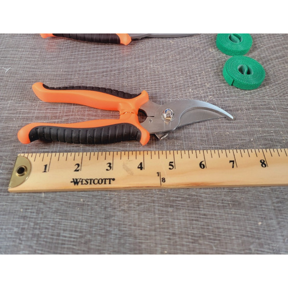 8 Pcs Garden Set. 4 Trimming Scissors, Sharpener, Gloves (M), 2 Plant Tie Rolls - Picture 4 of 9